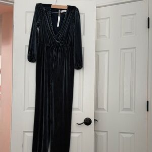 ALI & JAY Black Velvet Pleated Jumpsuit XS